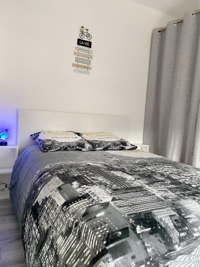Appartement Chaleureux A อัลฟอร์วิลล์ ภายนอก รูปภาพ